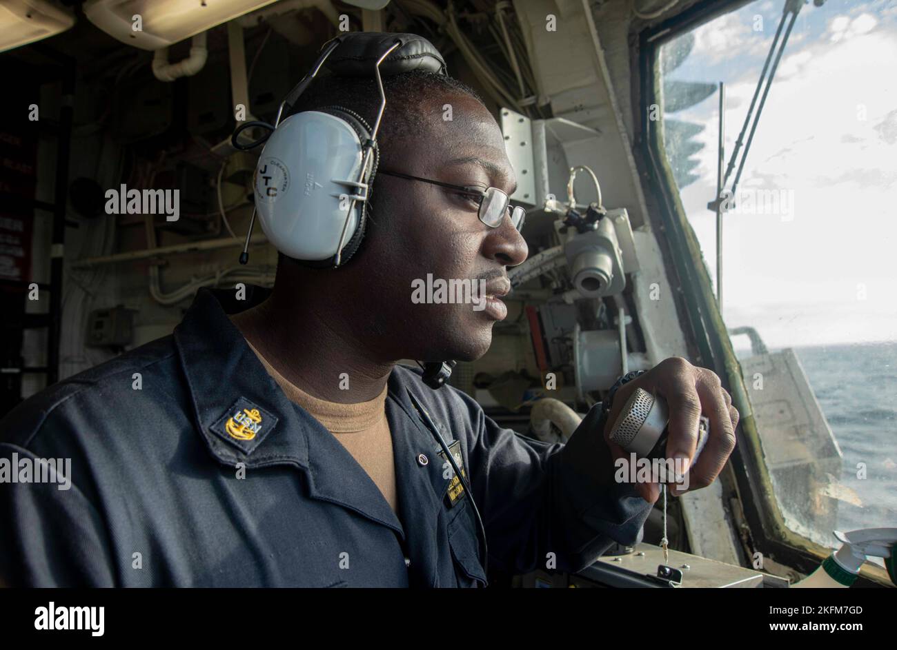 220925-N-ZQ263-1014 PACIFIC OCEAN (Sept. 25, 2022) U.S. Navy Chief Machinist’s Mate Lezarick Bailey, from Augusta, Ark., directs flight deck checks in preparation of a helicopter launch aboard the Arleigh Burke-Class guide-missile destroyer USS Chung-Hoon (DDG 93). Chung-Hoon is operating with Nimitz Carrier Strike Group in preparation for an upcoming deployment. Stock Photo