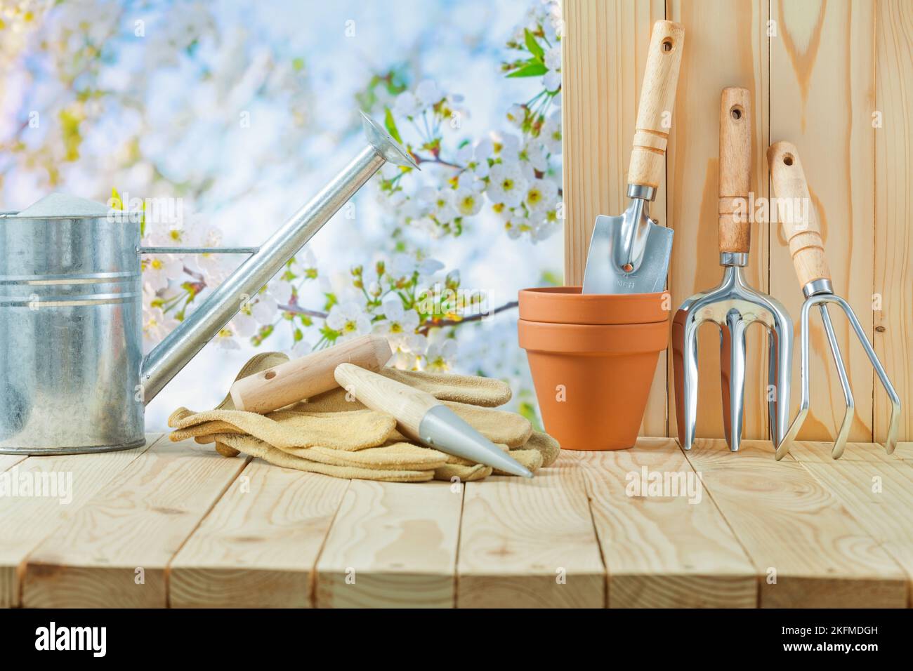 Set garden tools flower hi-res stock photography and images - Alamy