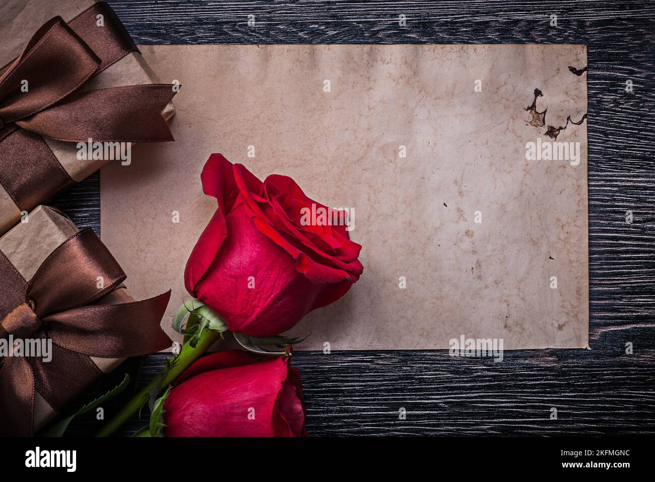 Vintage blank paper red natural roses gift boxes Stock Photo Alamy
