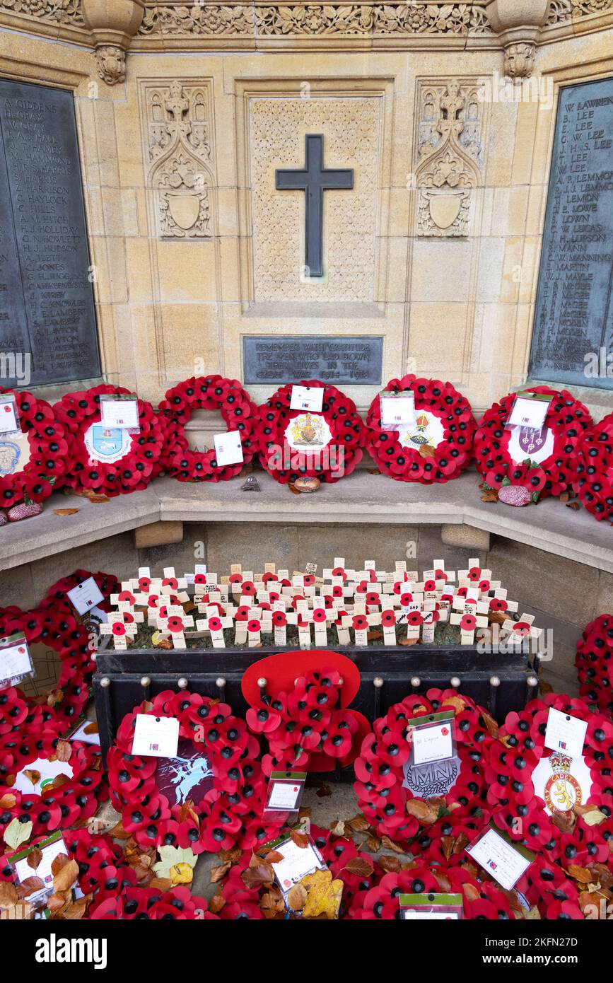 Remembrance Day UK, 11th November; War Memorial decked with poppies in memory of the dead in the World Wars and other conflicts; Ely Cambridgeshire En Stock Photo