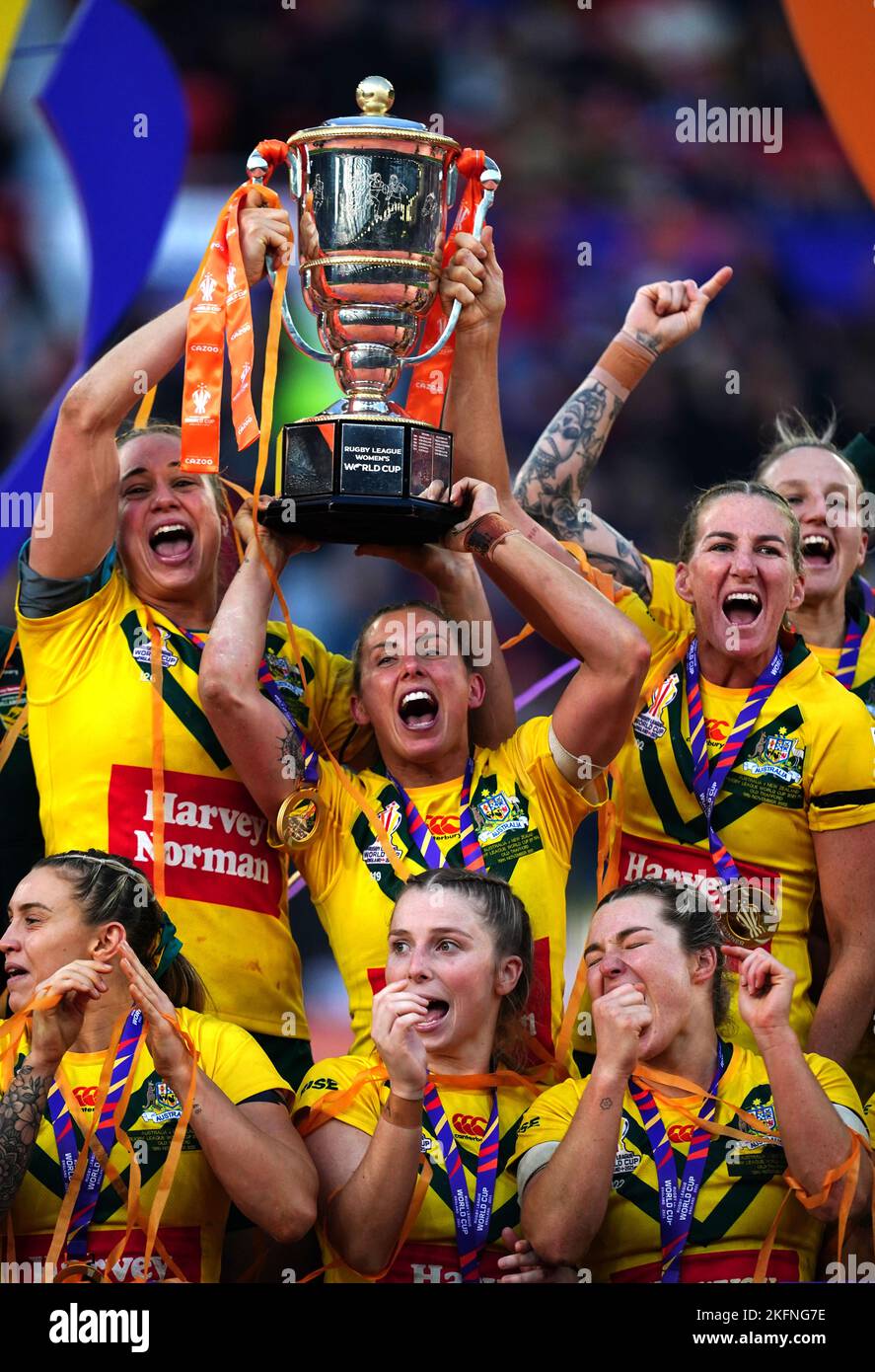 Australia's Samantha Bremner (centre) lifts the trophy following the Women's Rugby League World Cup final at Old Trafford, Manchester. Picture date: Saturday November 19, 2022. Stock Photo