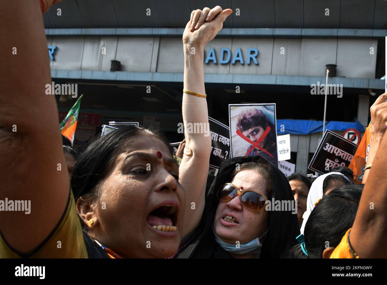 Mumbai, India. 19th Nov, 2022. Women supporters of Bharatiya Janata Party (BJP) chant slogans during the protest demanding Aftab Poonawala be hanged. Aaftab Poonawala murdered his girlfriend Shraddha Walkar who was his live-in partner and they stayed in Delhi. He cut her body parts into thirty five pieces and kept it in a fridge for almost three weeks before disposing it off in a jungle area in Delhi. Credit: SOPA Images Limited/Alamy Live News Stock Photo