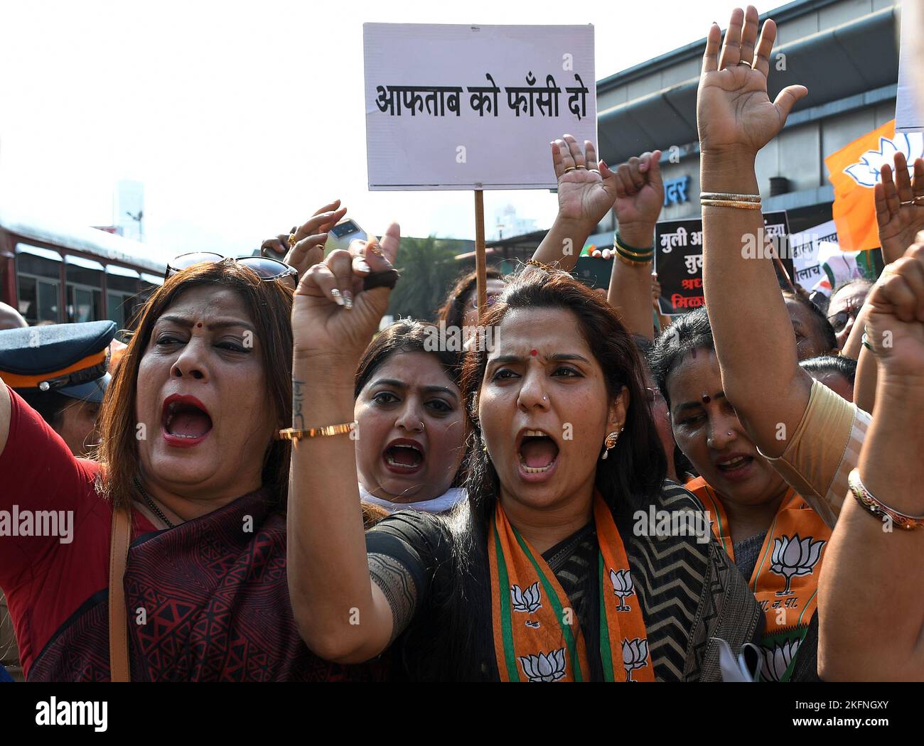Mumbai, India. 19th Nov, 2022. Women supporters of Bharatiya Janata Party (BJP) chant slogans during the protest demanding Aftab Poonawala be hanged. Aaftab Poonawala murdered his girlfriend Shraddha Walkar who was his live-in partner and they stayed in Delhi. He cut her body parts into thirty five pieces and kept it in a fridge for almost three weeks before disposing it off in a jungle area in Delhi. Credit: SOPA Images Limited/Alamy Live News Stock Photo