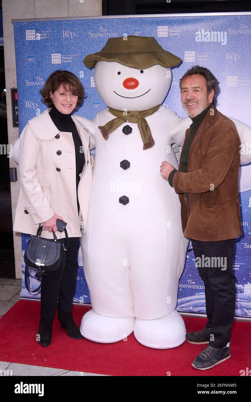 london-uk-19-november-2022-rosemary-ford-robert-lindsay-pictured