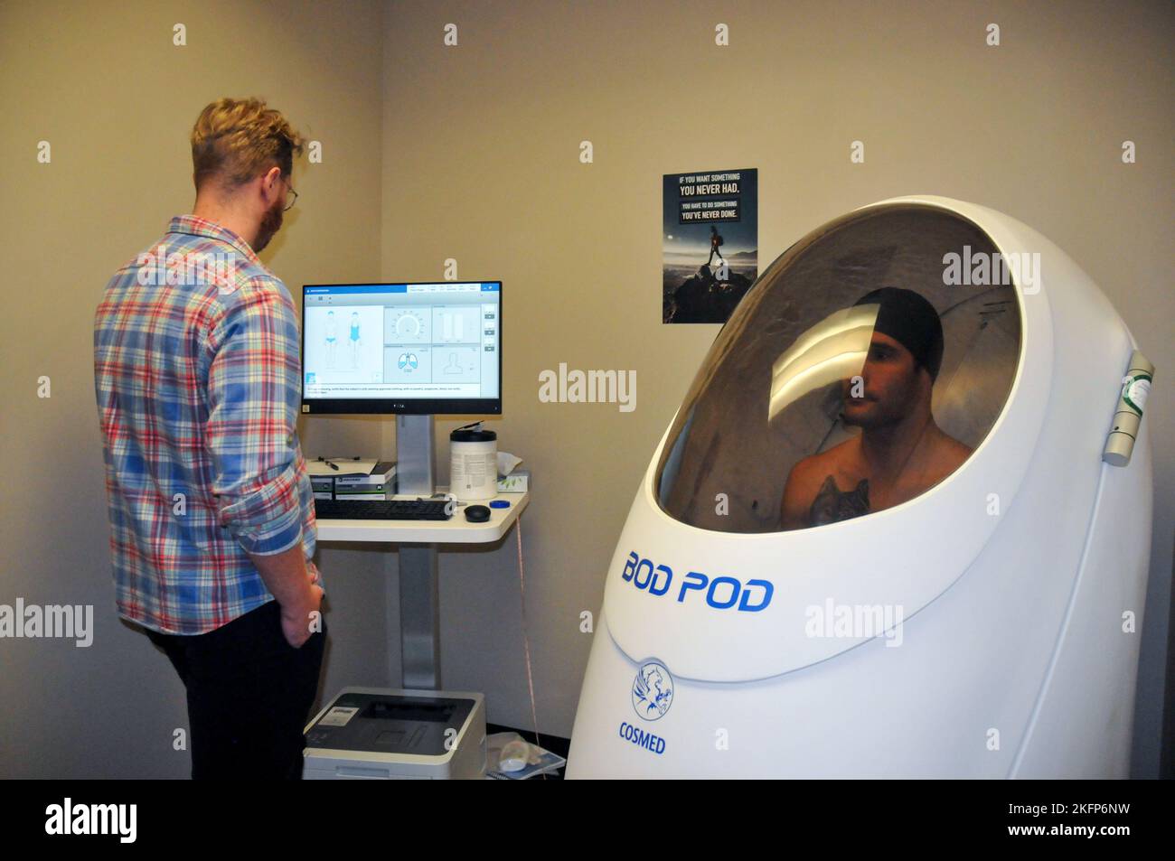 https://c8.alamy.com/comp/2KFP6NW/cpt-chance-hoggie-completes-a-metabolic-assessment-in-the-bod-pod-at-the-fort-leavenworth-army-wellness-center-while-brooks-roth-a-health-educator-oversees-the-test-2KFP6NW.jpg