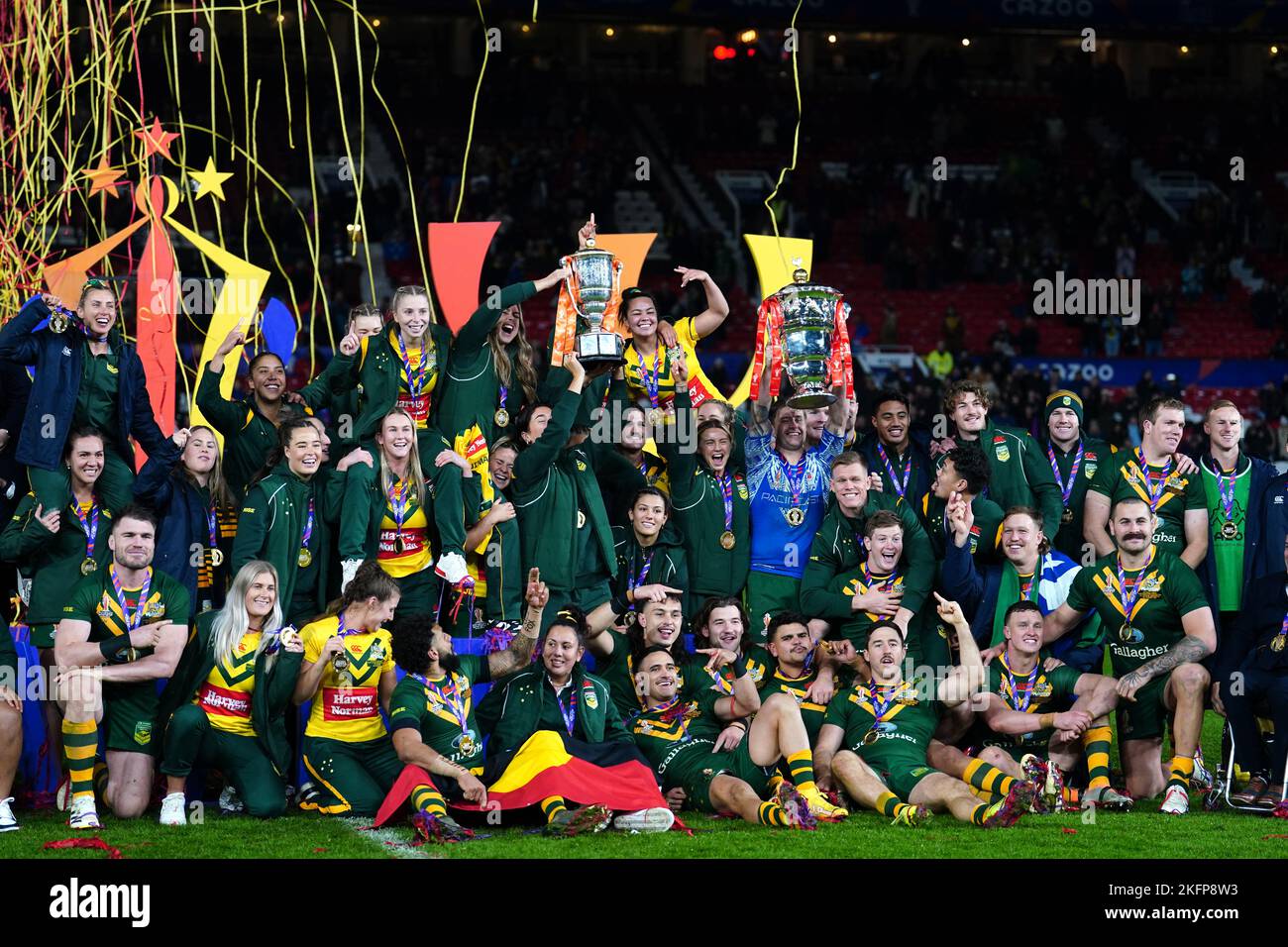 Australia men and women teams celebrate with the trophy following the Rugby League World Cup final at Old Trafford, Manchester. Picture date: Saturday November 19, 2022. Stock Photo