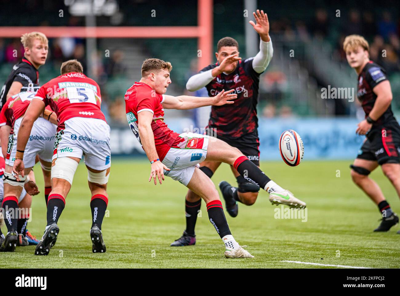 LONDON, UNITED KINGDOM. 19th, Nov 2022. Sam Edwards of Leicester Tigers (V.Capt) (left) in action during Premiership Rugby Match Round 4 between Saracens vs Leicester Tigers at StoneX Stadium on Saturday, 19 November 2022. LONDON ENGLAND.  Credit: Taka G Wu/Alamy Live News Stock Photo