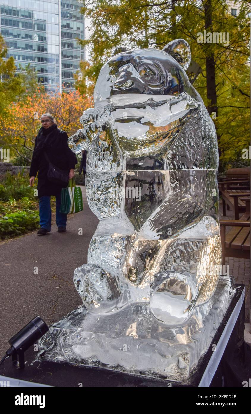 London, England, UK. 19th Nov, 2022. Panda ice sculpture. Sculptors created ice  sculptures of animals in Canary Wharf as part of the Winter Ice event,  which aims to highlight the urgency of