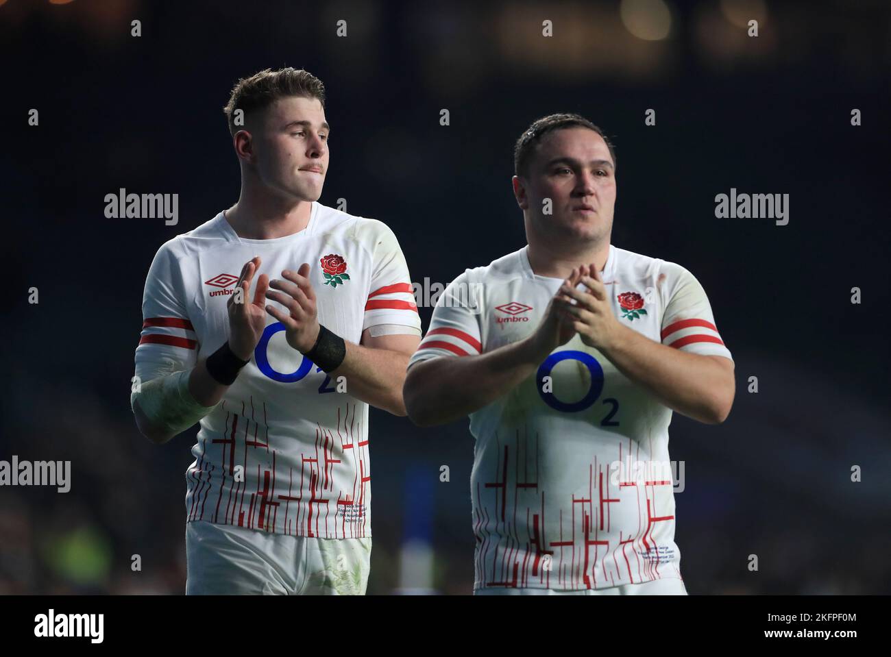 England's Freddie Steward (left) and Jamie George applaud the fans after the Autumn International match at Twickenham Stadium, London. Picture date: Saturday November 19, 2022. Stock Photo