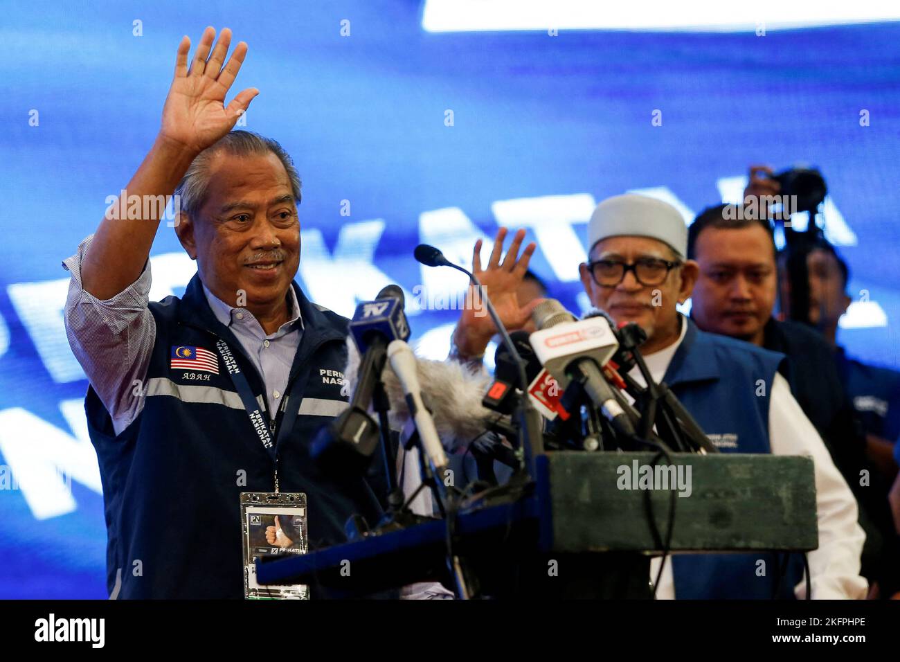 Malaysian former Prime Minister and Perikatan Nasional Chairman Muhyiddin Yassin waves as he attends a news conference after Malaysia's 15th general election in Shah Alam, Malaysia November 20, 2022. REUTERS/Lai Seng Sin Stock Photo