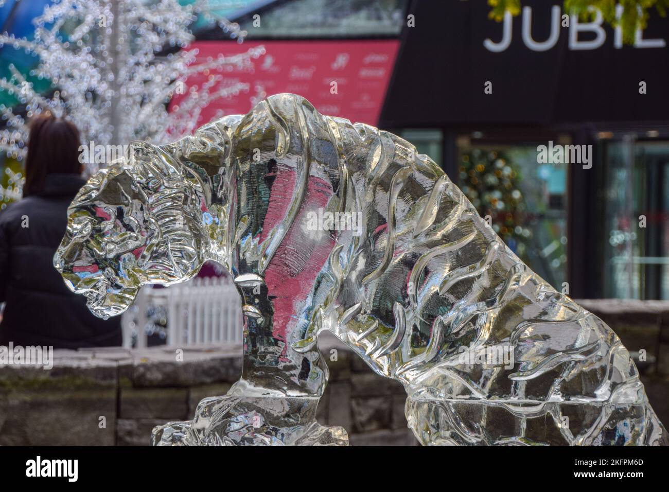 https://c8.alamy.com/comp/2KFPM6D/london-uk-19th-november-2022-tiger-ice-sculpture-sculptors-created-ice-sculptures-of-animals-in-canary-wharf-as-part-of-the-winter-ice-event-which-aims-to-highlight-the-urgency-of-protecting-endangered-species-worldwide-credit-vuk-valcicalamy-live-news-2KFPM6D.jpg