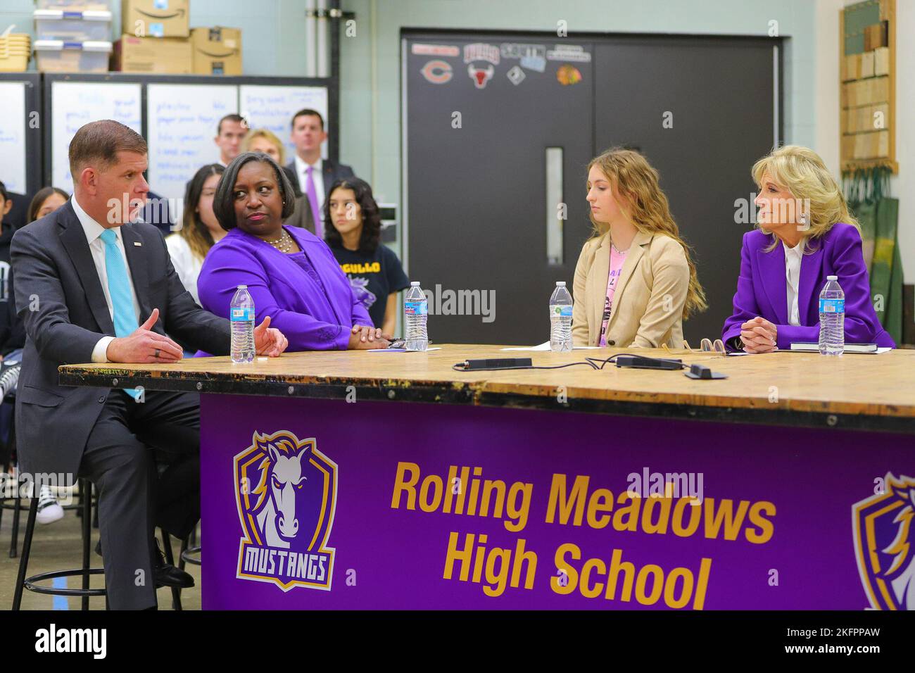 NOVEMBER 14 - CHICAGO, IL: U.S. Secretary of Labor Marty Walsh, Michele Smith, Kate Foley, First Lady Dr. Jill Biden visits Rolling Meadows High School for an educational roundtable with students and teachers on November 14, 2022 in Rolling Meadows, Illinois.  (Photo: Cruz Gutierrez/The Photo Access) Stock Photo