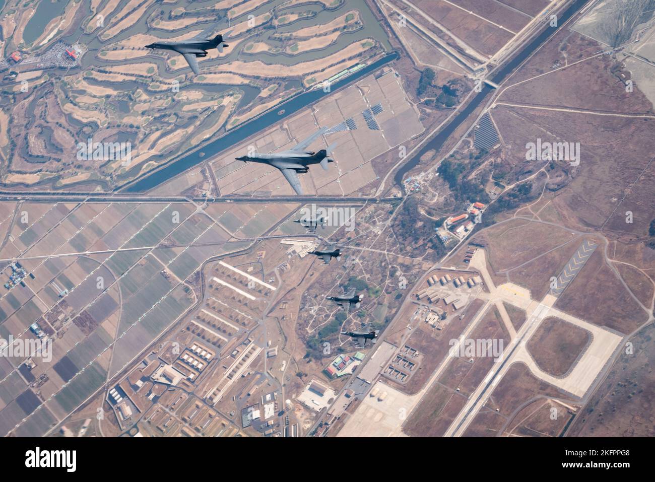 Korean Airspace, South Korea. 19th Nov, 2022. Two U.S. Air Force B-1B Lancer stealth strategic bomber aircraft, are escorted by U.S. Air Force F-16 fighter aircraft and South Korean F-35A stealth fighters during a formation flight in the Korean Air Defense Identification Zone, November 19, 2022, over South Korea. The show of force flight is in response to multiple North Korean missile launches. Credit: SrA Megan Estrada/U.S. Air Force Photo/Alamy Live News Stock Photo