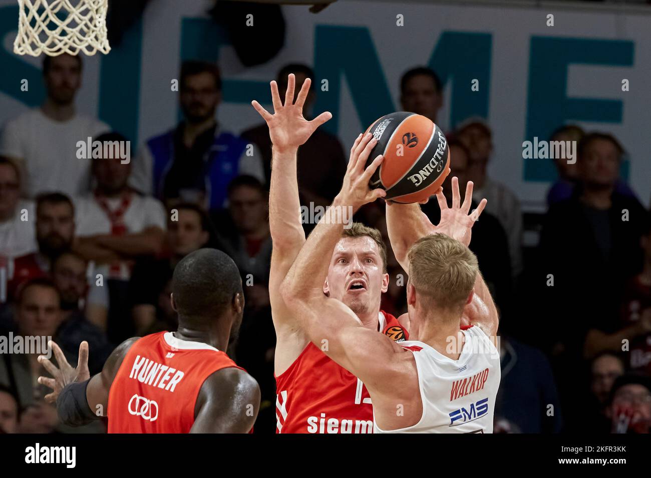 2022/23 FIBA EuroLeague | FC Bayern München vs Olympiacos Piraeus Stock Photo