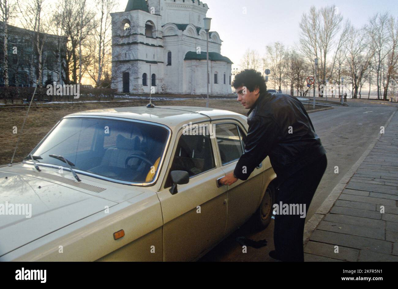 Thirty-four year-old reform minded governor of Nizhny Novgorod Oblast Boris Nemtsov, opens the door to his Soviet-made Volga automobile as he leaves a meeting, October 23, 1993 in Nizhny Novgorod, Russia. Stock Photo