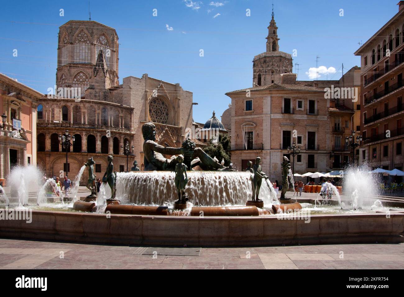 Turia fountain, Plaza de la Virgen, old Valencia, Spain Stock Photo - Alamy