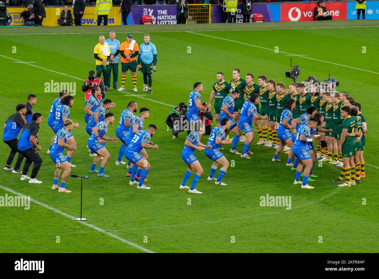 Manchester, UK. 18th Nov, 2022. The Samoan team perform the Siva Tau war dance in from of the Australian team ahead of the 2021 Rugby League World Cup Final 2021 match between Australia and Samoa at Old Trafford, Manchester, England on 19 November 2022. Photo by David Horn. Credit: PRiME Media Images/Alamy Live News Stock Photo