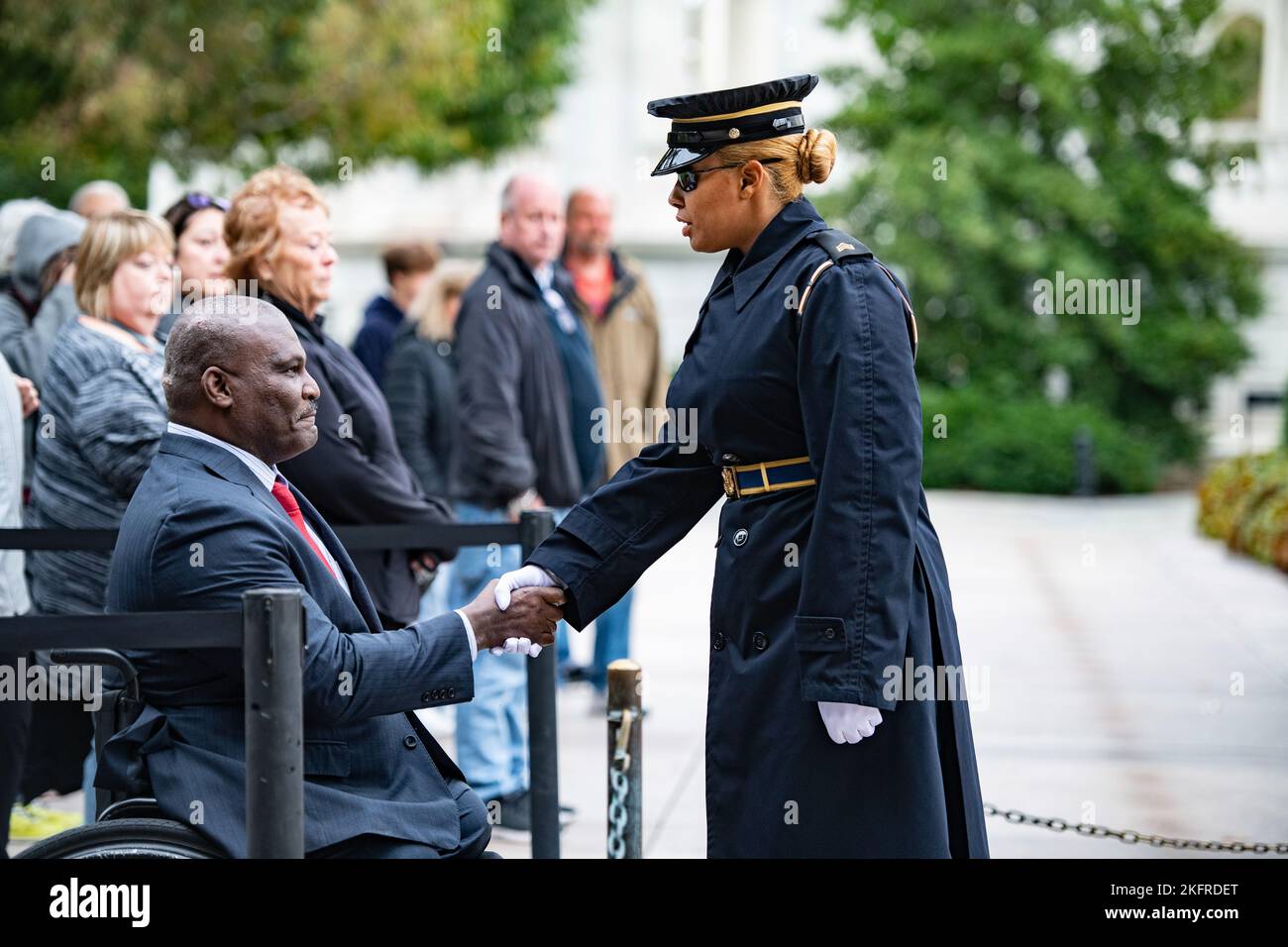 A sentinel from the 3d U.S. Infantry Regiment (The Old Guard) greets U.S. Army Col. (ret.) Gregory Gadson, Arlington National Cemetery, Arlington, Va., Oct. 4, 2022. Gadson participated in a Public Wreath-Laying Ceremony at the Tomb of the Unknown Soldier. Stock Photo