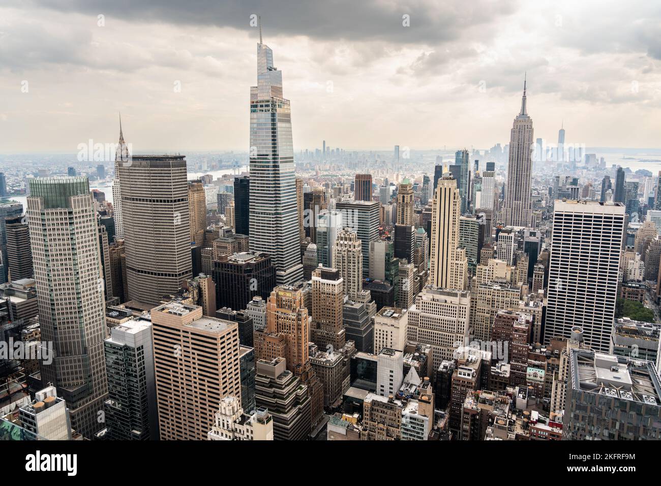 Skyscrapers and city center tall skyline hi-res stock photography and ...