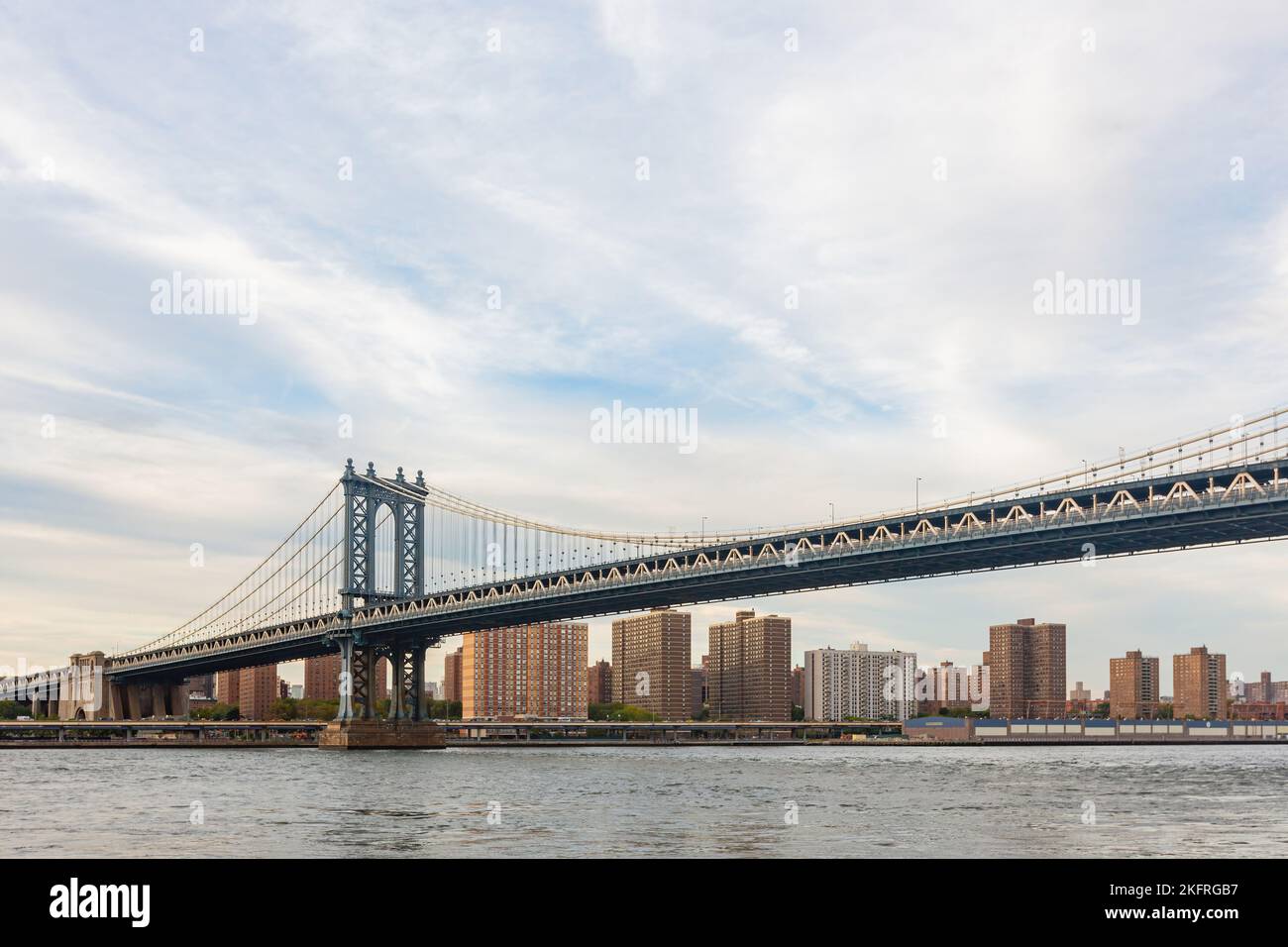 Sunset afterglow of the Manhattan Bridge and New York City skyline at ...