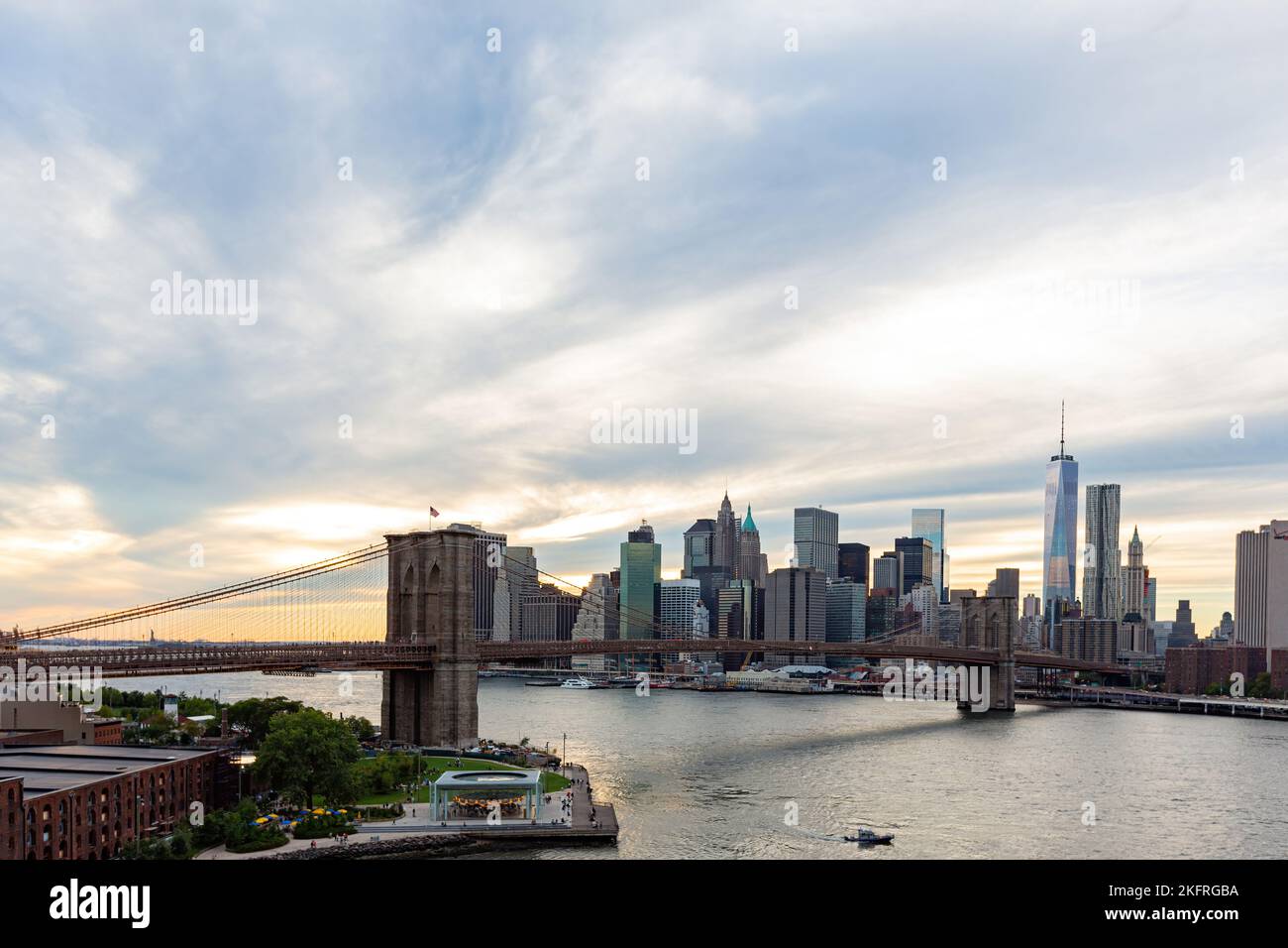 Sunset afterglow of the Brooklyn Bridge and New York City skyline at ...