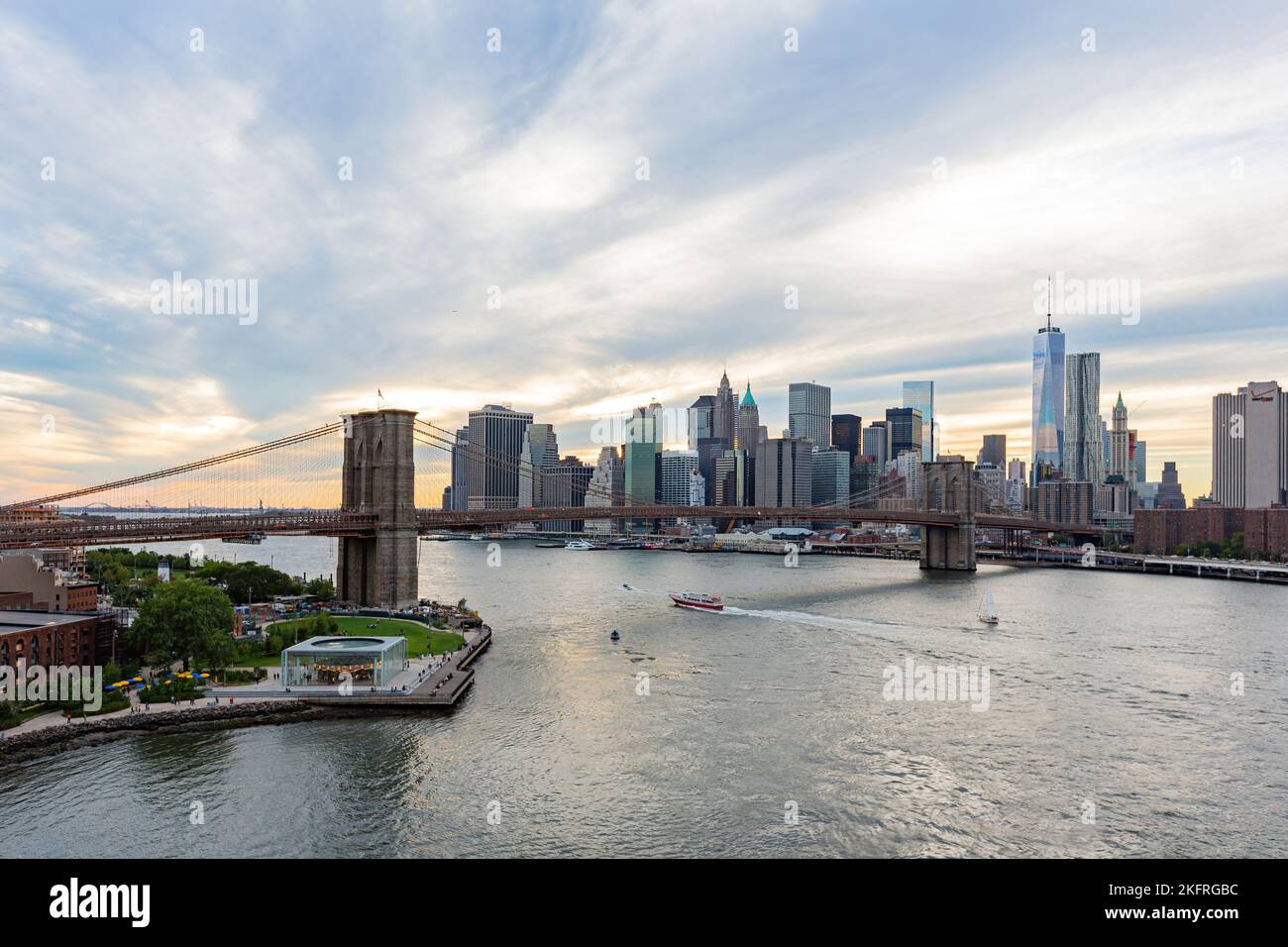 Sunset afterglow of the Brooklyn Bridge and New York City skyline at ...