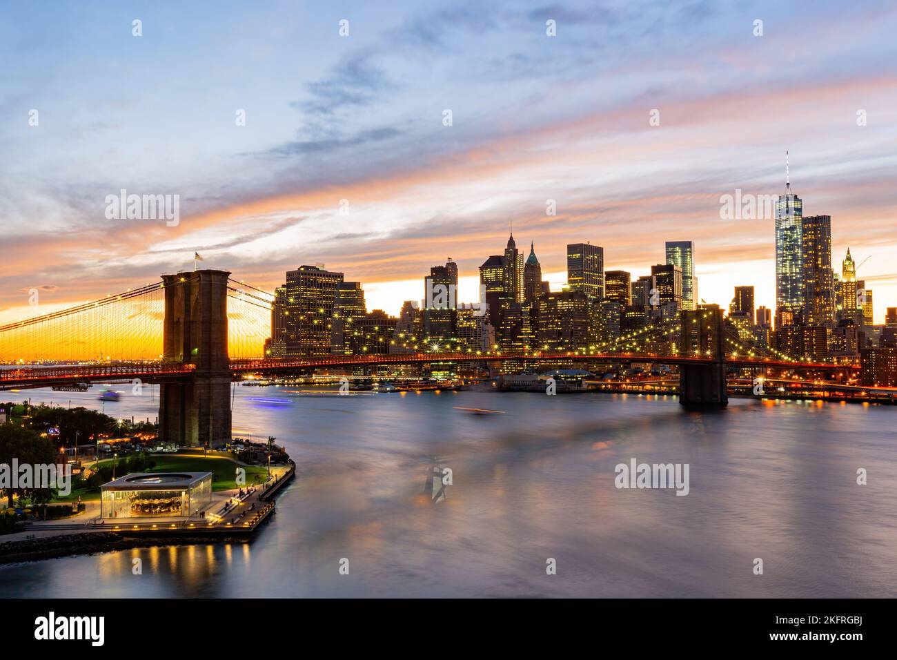Sunset afterglow of the Brooklyn Bridge and New York City skyline at ...