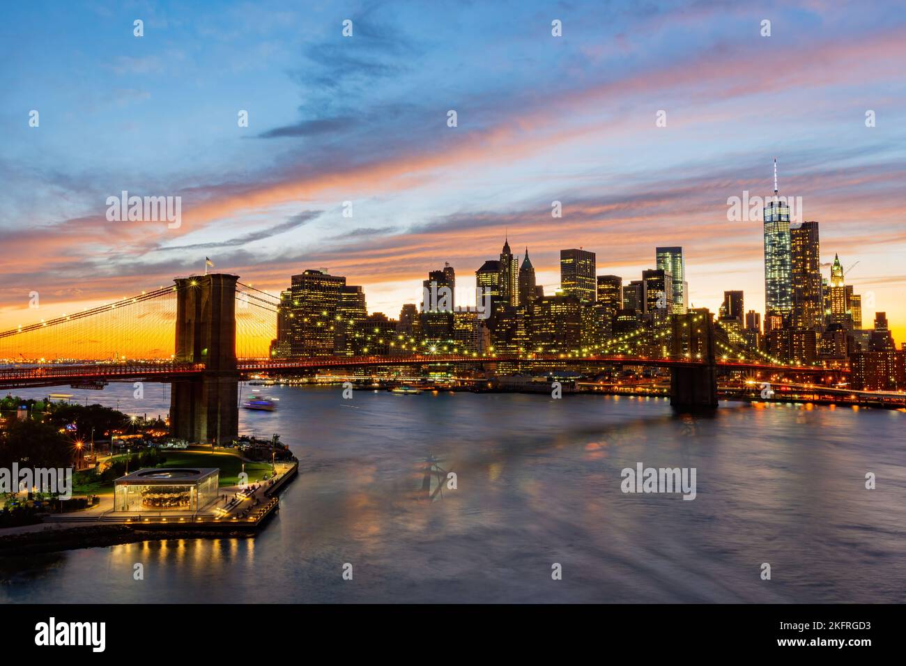 Sunset afterglow of the Brooklyn Bridge and New York City skyline at ...
