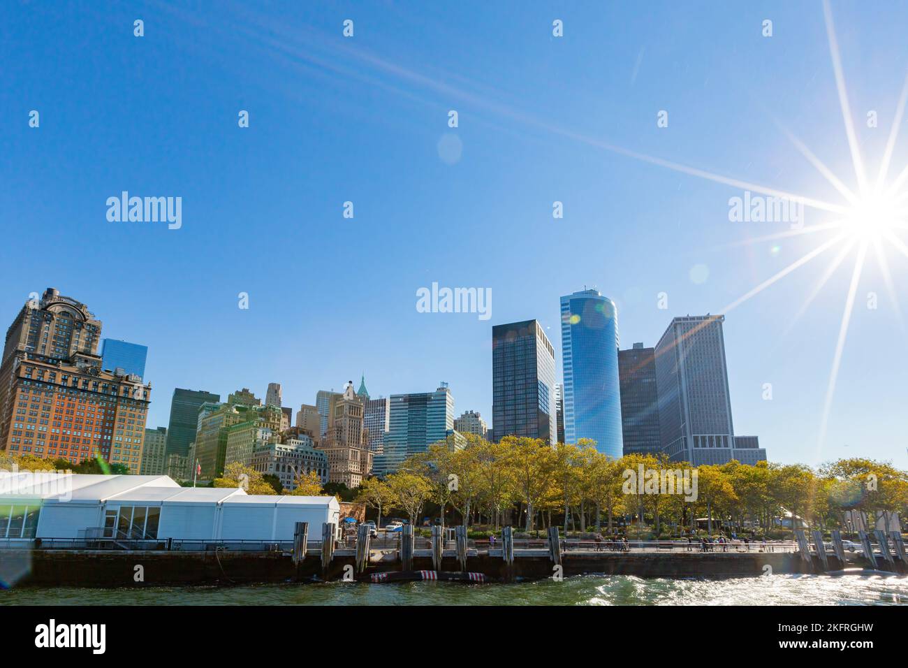 Sunny view of the New York City skyline at New York Stock Photo - Alamy