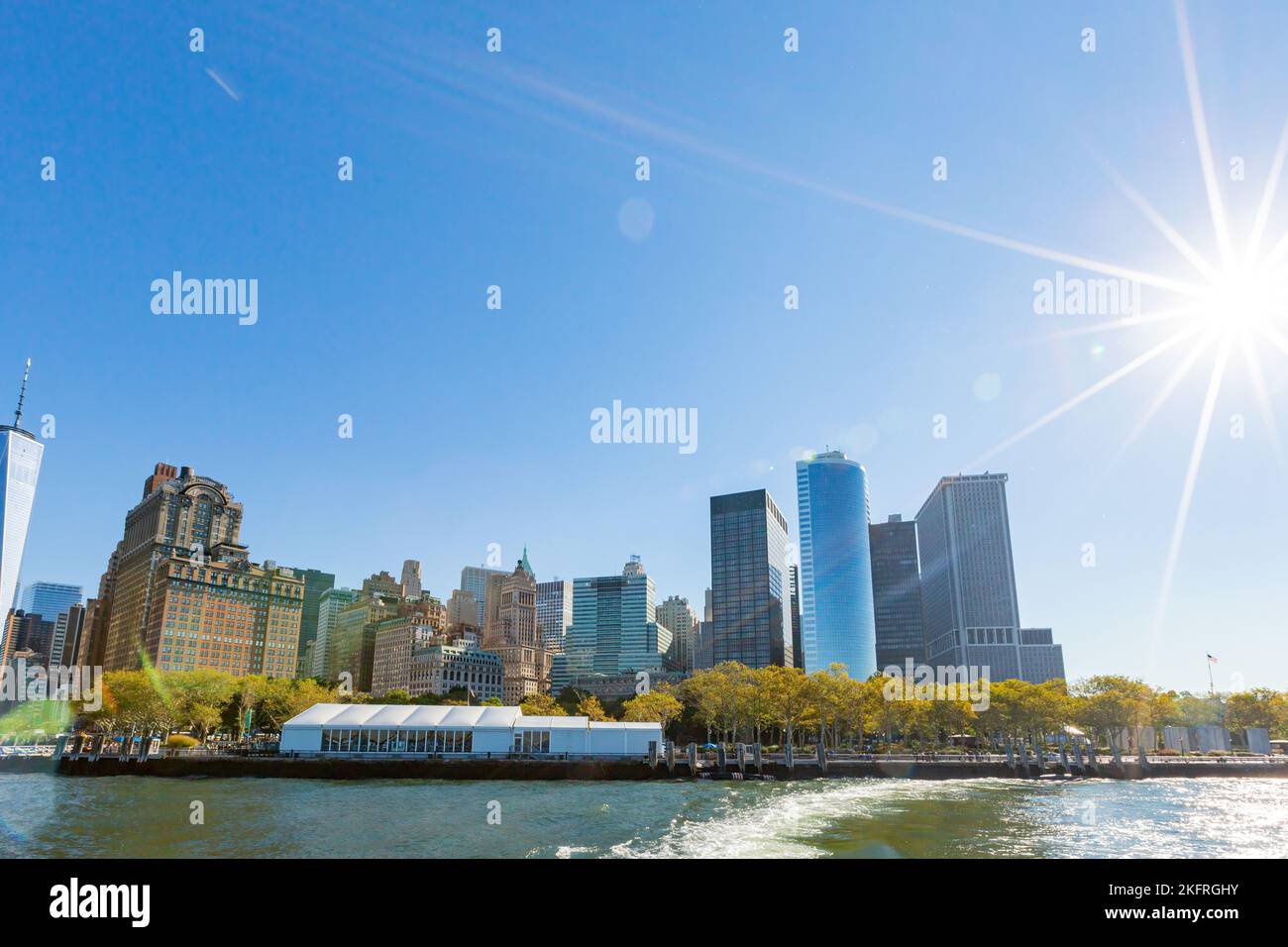 Sunny view of the New York City skyline at New York Stock Photo - Alamy