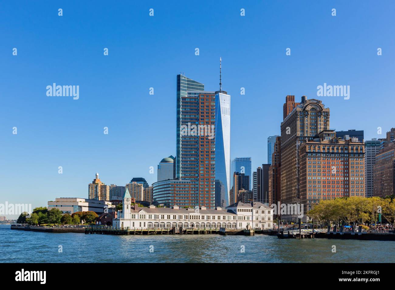 Sunny view of the New York City skyline at New York Stock Photo - Alamy