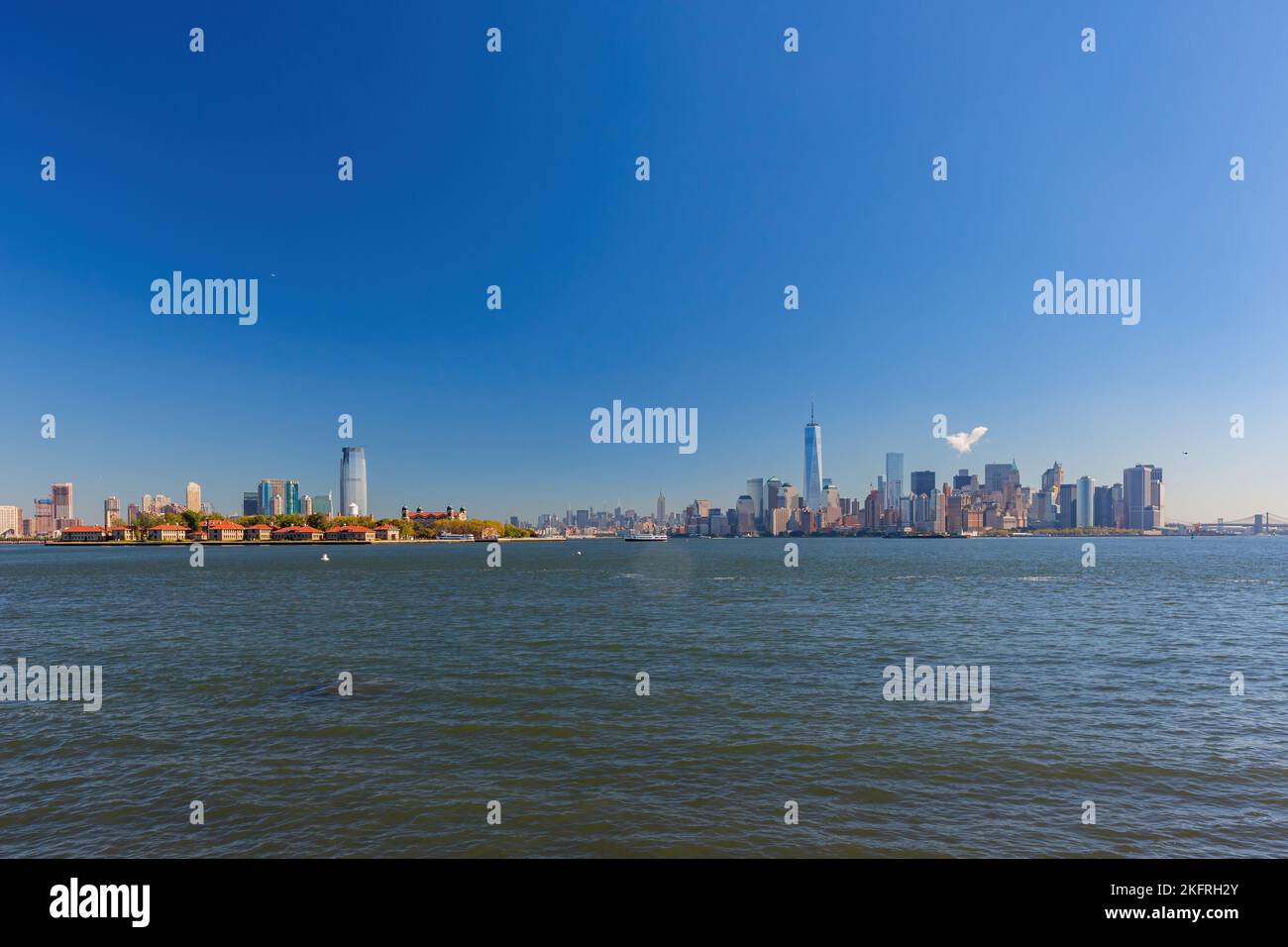 Sunny view of the New York City skyline at New York Stock Photo - Alamy