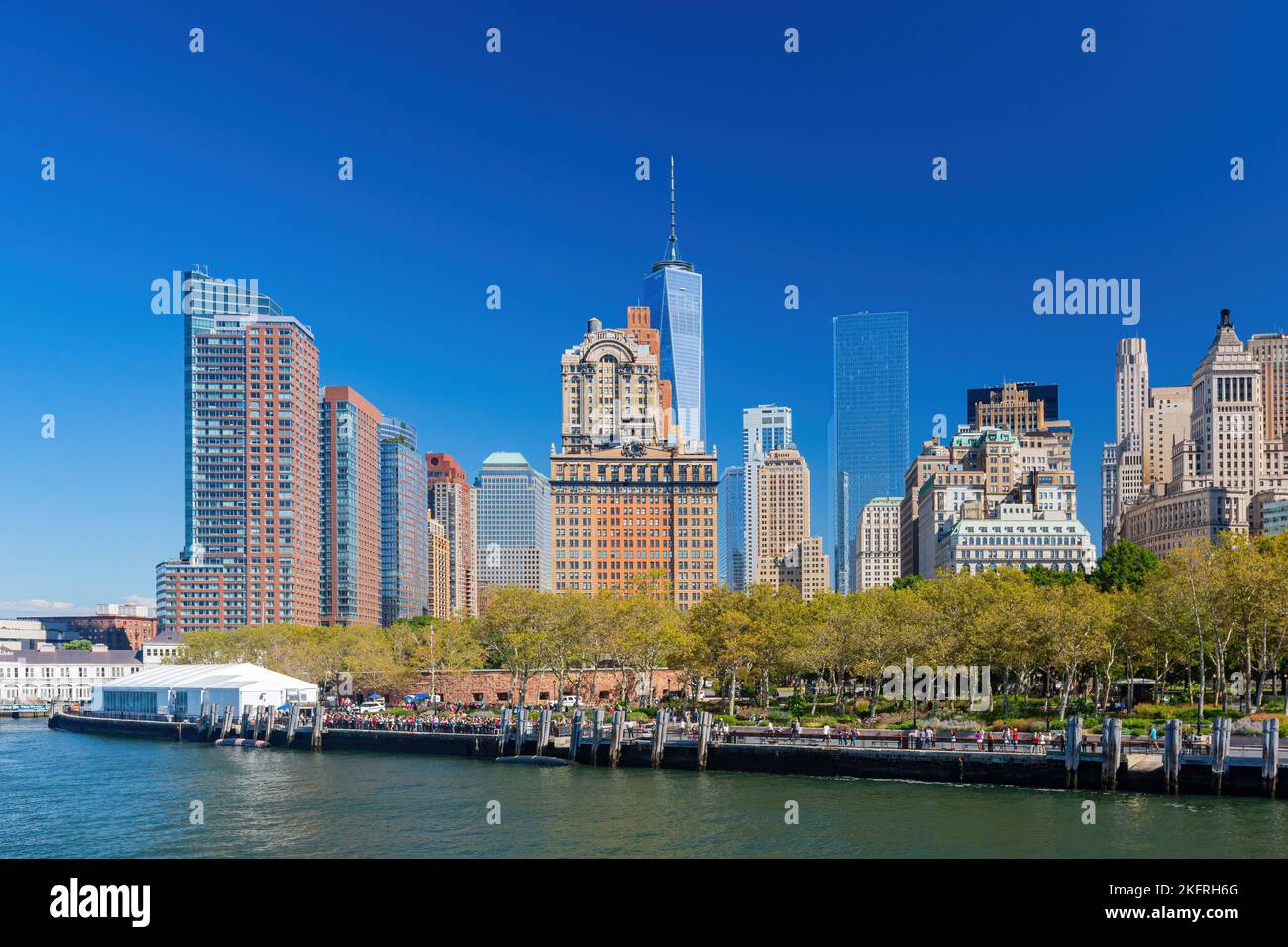 Sunny view of the New York City skyline at New York Stock Photo - Alamy