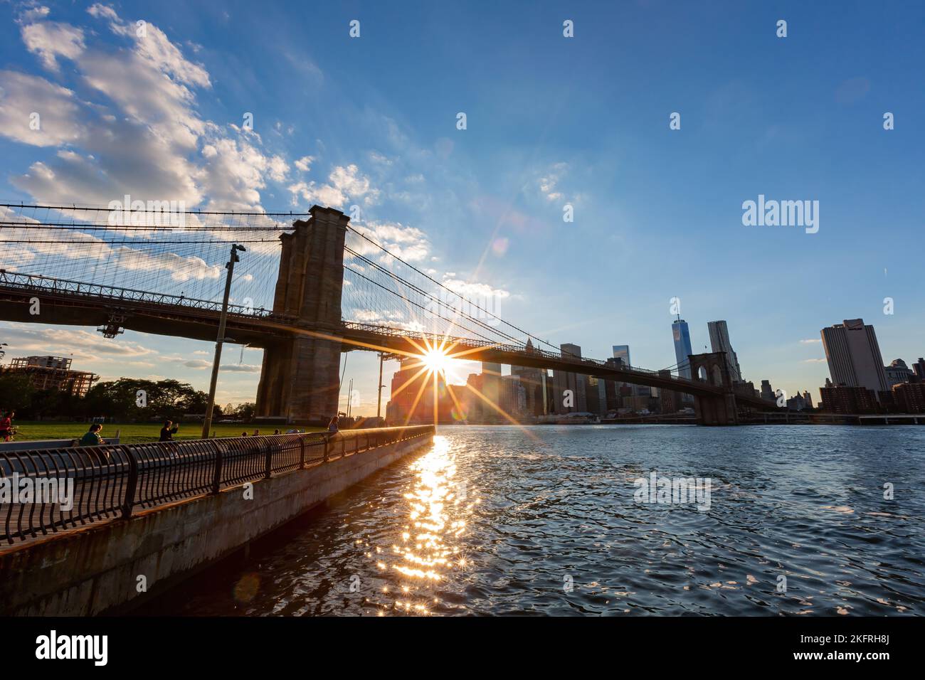Sunset of the Brooklyn Bridge and New York City skyline at New York ...
