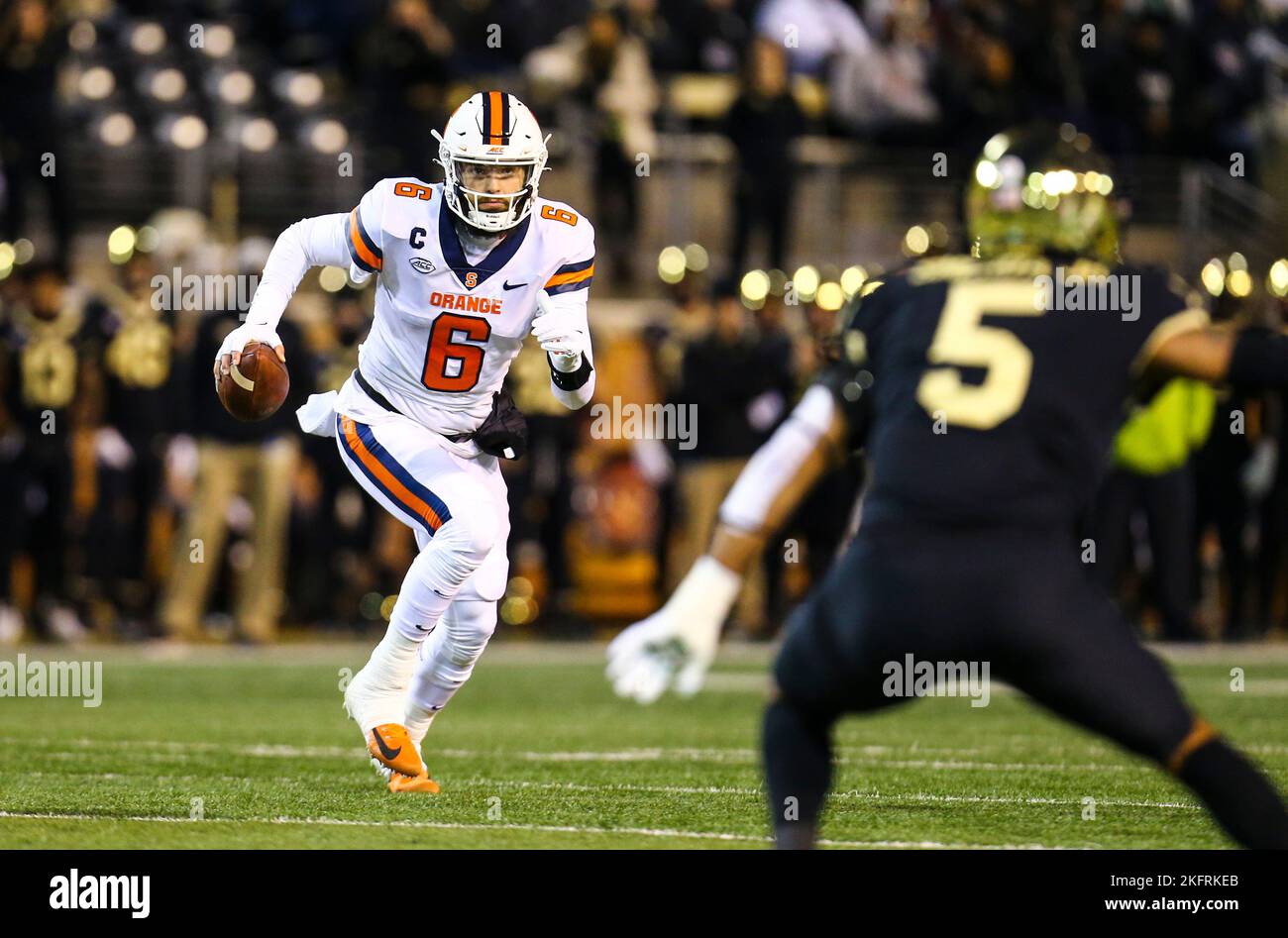 November 19, 2022: Syracuse University junior Garrett Shrader (6) keeps ...