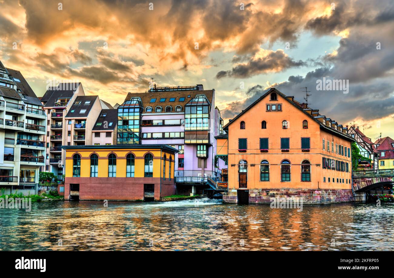 Tableau Canal De Strasbourg Petite France - Impression Sur Toile 5 Pièces Site UNESCO Alsace