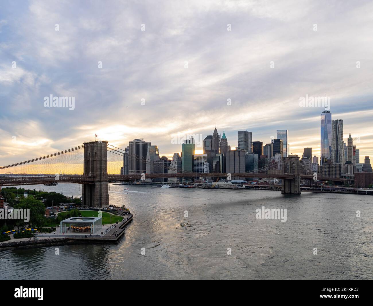 Sunset afterglow of the Brooklyn Bridge and New York City skyline at ...