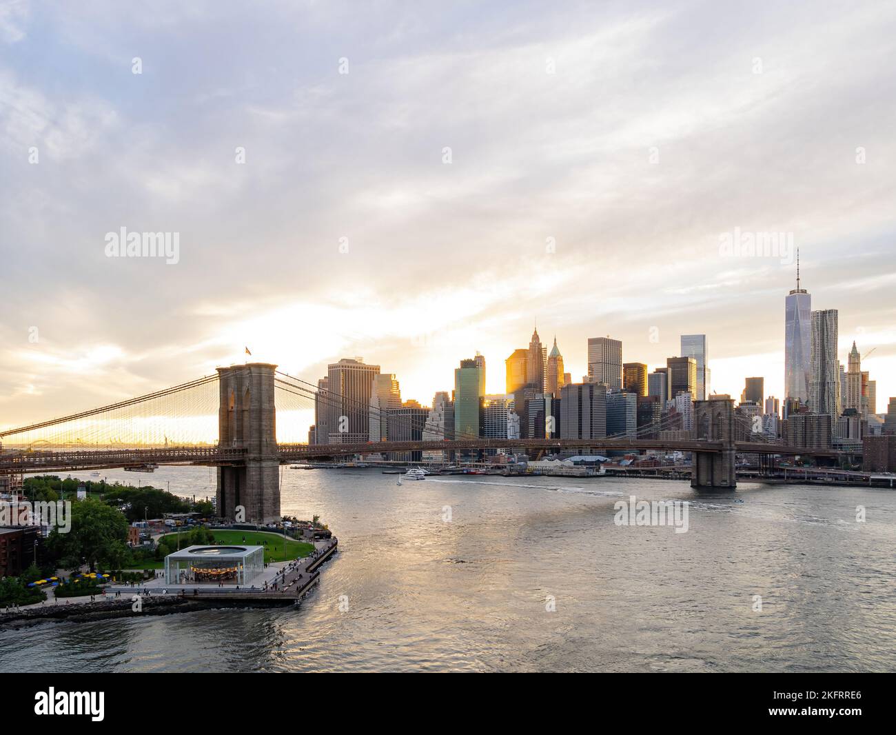 Sunset afterglow of the Brooklyn Bridge and New York City skyline at ...