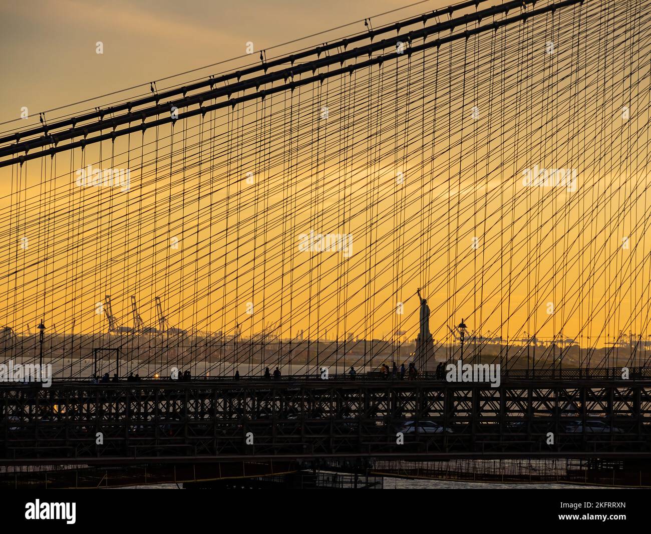 Sunset afterglow of the Brooklyn Bridge and New York City skyline at ...