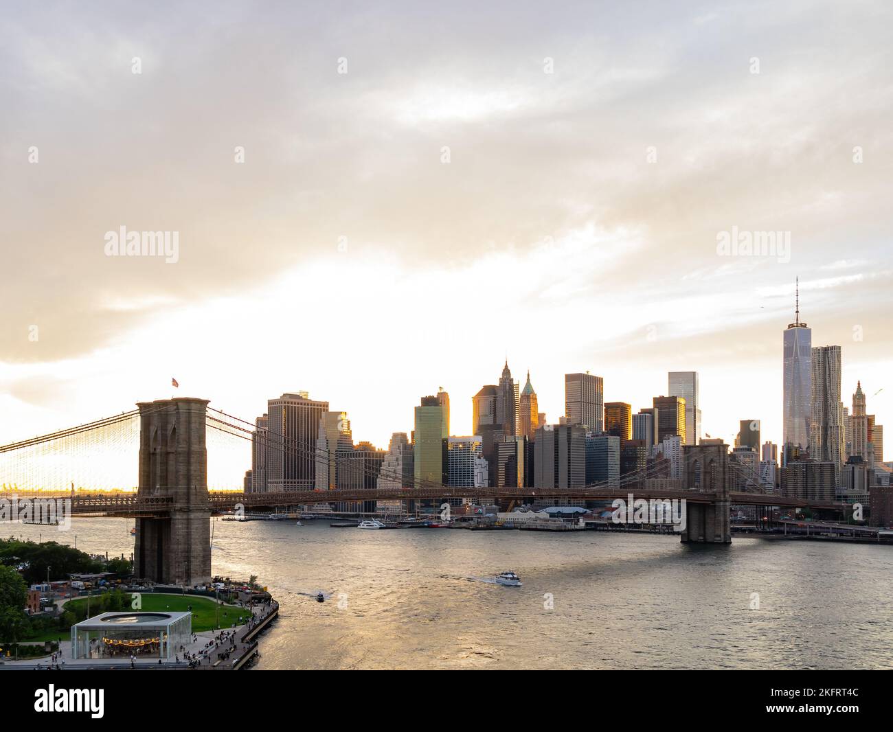 Sunset afterglow of the Brooklyn Bridge and New York City skyline at ...