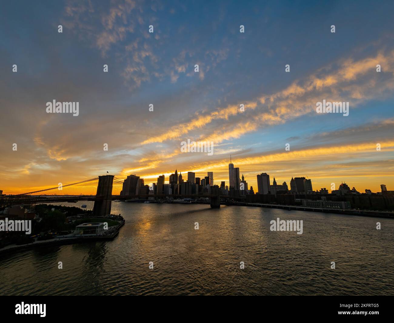 Sunset afterglow of the Brooklyn Bridge and New York City skyline at ...