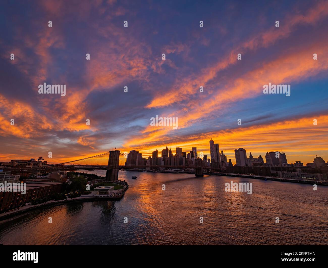 Sunset afterglow of the Brooklyn Bridge and New York City skyline at ...