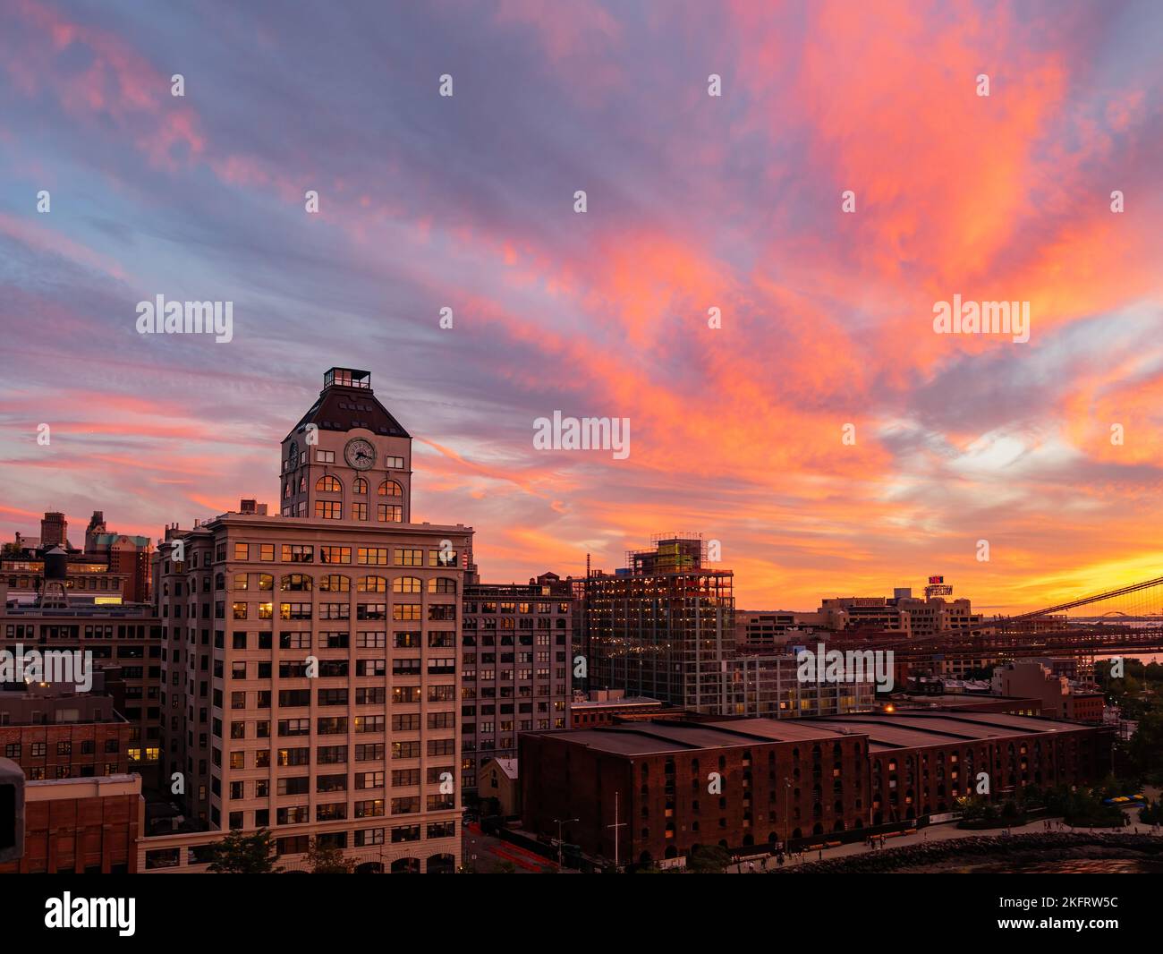Sunset afterglow of the Brooklyn Bridge and New York City skyline at ...