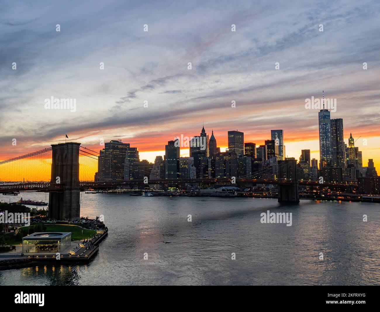 Sunset afterglow of the Brooklyn Bridge and New York City skyline at ...