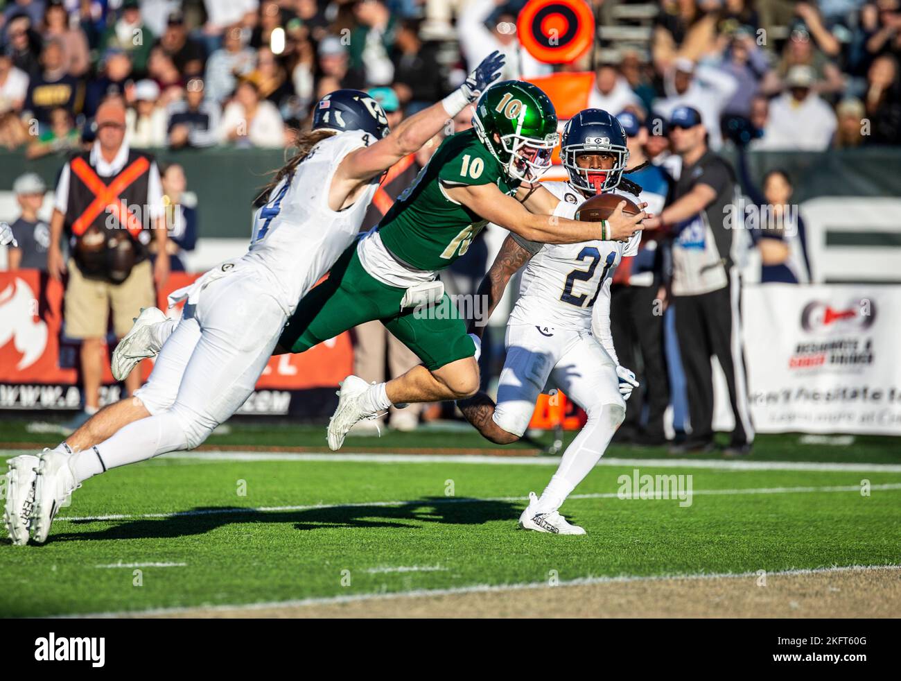 Hornet Stadium. 19th Nov, 2022. U.S.A. Sacramento State quarterback Asher O'Hara (10) runs a quarterback sneak and jumps in for a touch down during the NCAA Causeway Classic Football game between UC Davis Aggies and the Sacramento State Hornets. Sacramento State beat UC Davis 27-21 at Hornet Stadium. Thurman James/CSM/Alamy Live News Stock Photo