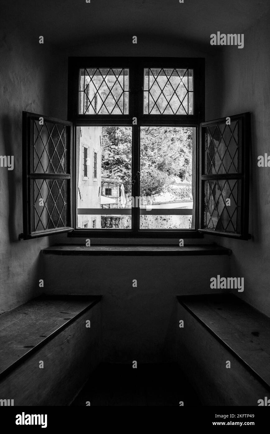 medieval-castle-interior-black-and-white-stock-photos-images-alamy