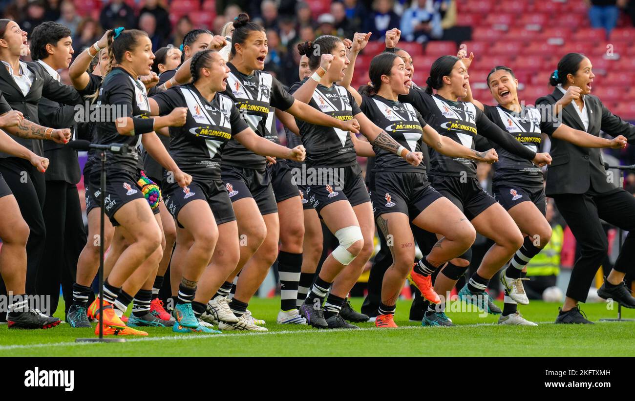 Manchester, UK. 18th Nov, 2022. Players of New Zealand perform the Haka ahead of the 2021 Women's Rugby League World Cup Final match between Australia and New Zealand at Old Trafford, Manchester, England on 19 November 2022. Photo by David Horn. Credit: PRiME Media Images/Alamy Live News Stock Photo