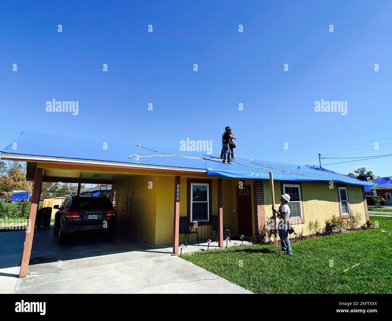 Ft. Myers, FL (Oct. 8, 2022) US Army Corps of Engineers install blue