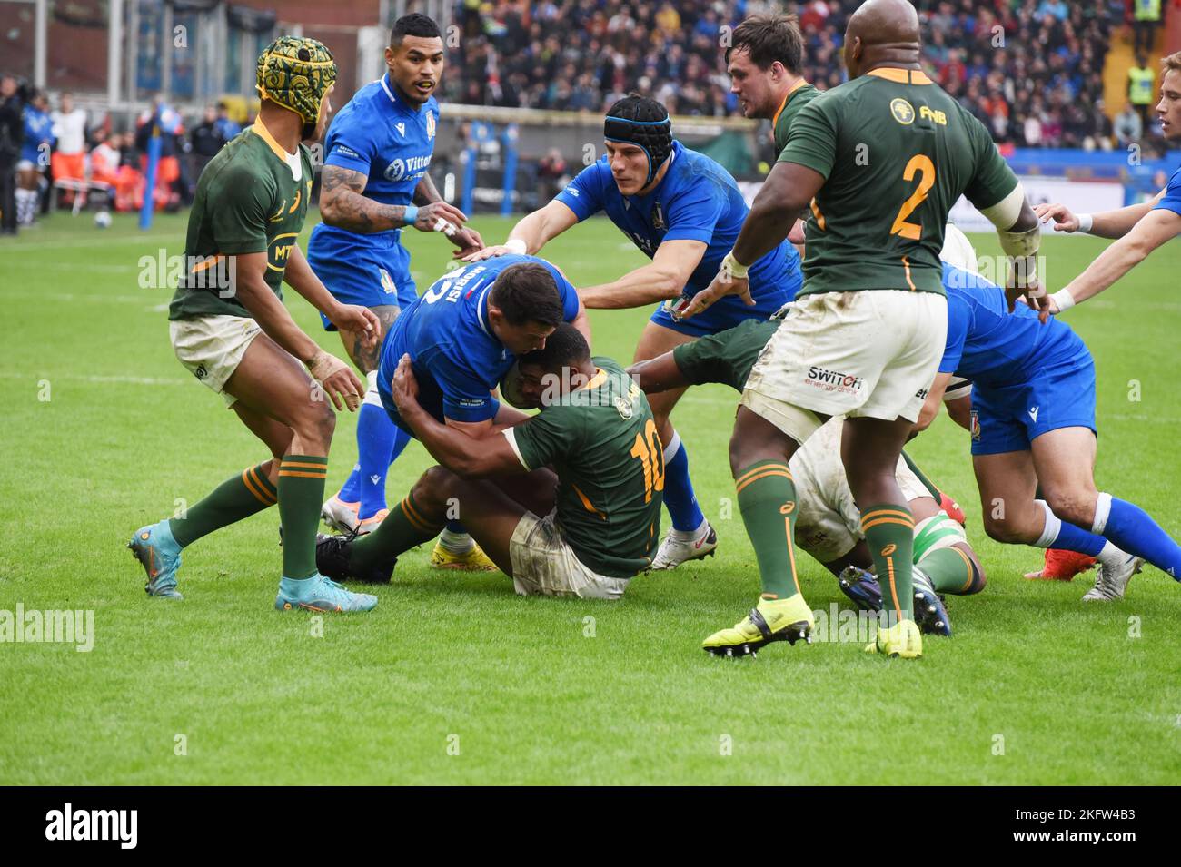 Genova, Italy. 19th Nov, 2022. The italian team and the South African team fight for earn the ball during the last autumn test match of rugby. The match have been played in Stadium Luigi Ferrari of Genova, South Africa beated Italy with score 63-21 (Photo by Pasquale Gargano/Pacific Press) Credit: Pacific Press Media Production Corp./Alamy Live News Stock Photo