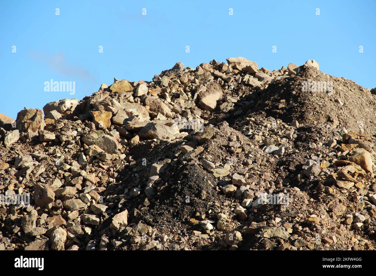 Pile with gravel och rocks at a construction site Stock Photo - Alamy